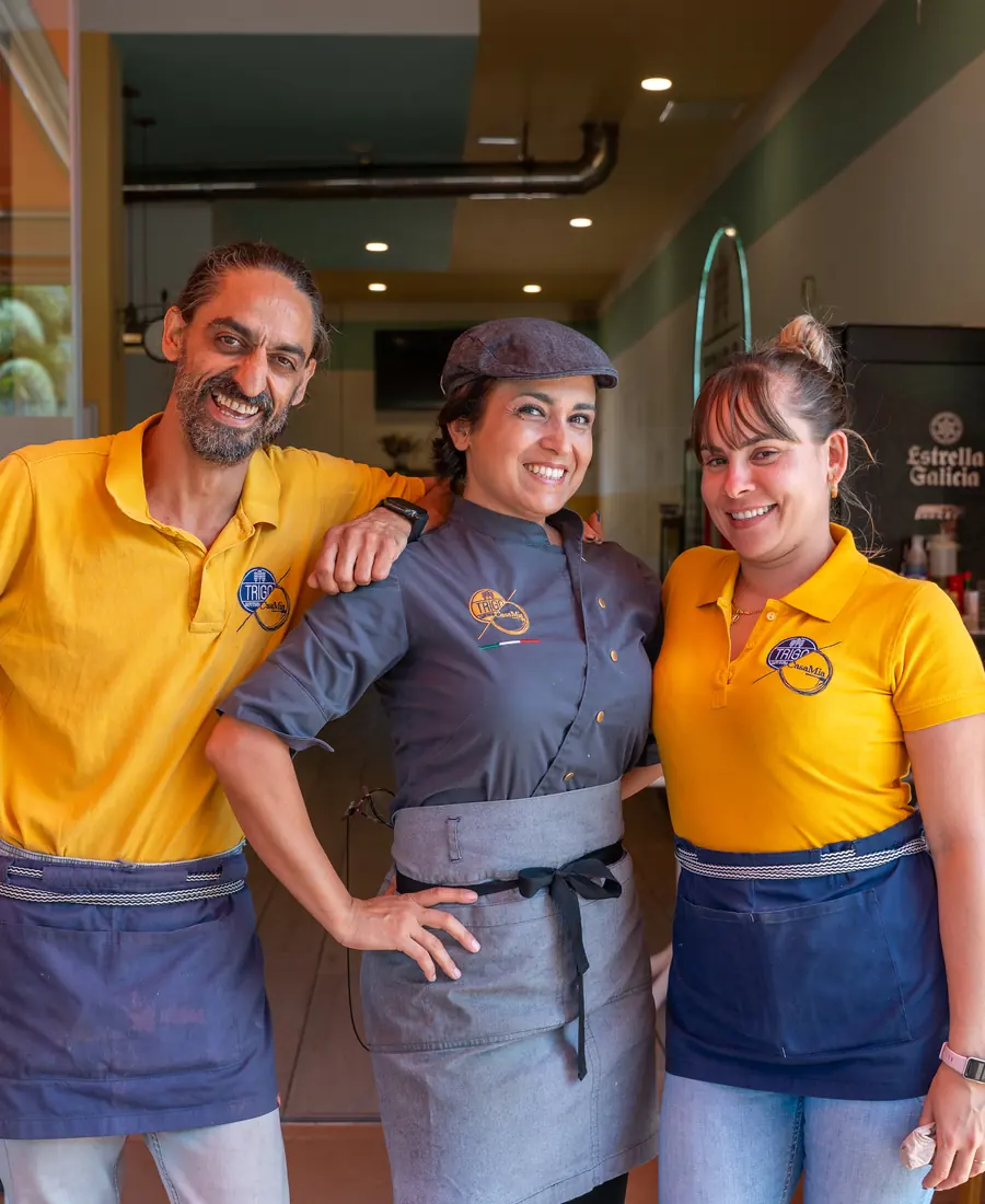 Equipo sonriente del restaurante